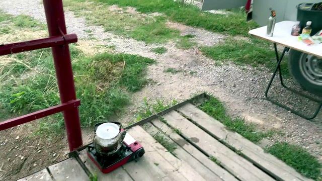 Рыбаклка на озере.