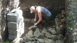 Землянка. Строительство бункера в лесу из камня / Construction of a bunker in a forest made of ston