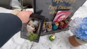 Родственники и друзья в день памяти на могиле Елизаветы Глинка (доктор Лиза) Новодевичье 25.12.2023