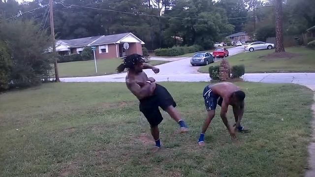 Jugo sparring with no gloves