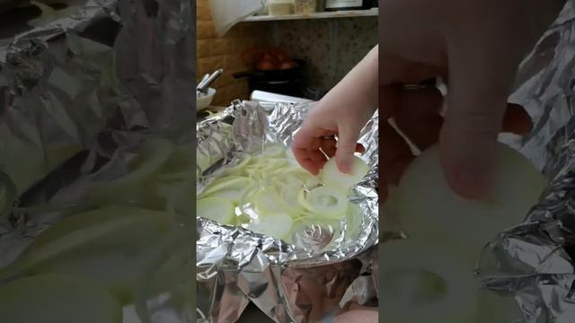 Фантастическое блюдо камбала на луковой подушке в духовке от Евгения Сергеевича)