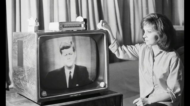 Зачем телевизоры в СССР делали с переключателем, рассчитанным на 12 каналов? смотреть онлайн