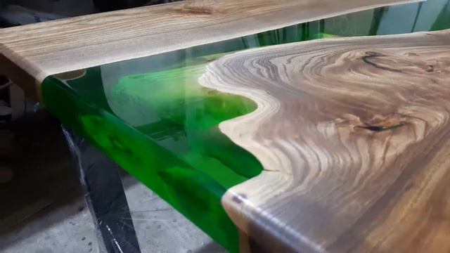 Журнальный стол из карагача и эпоксидной смолы от _loft46_ смотреть онлайн