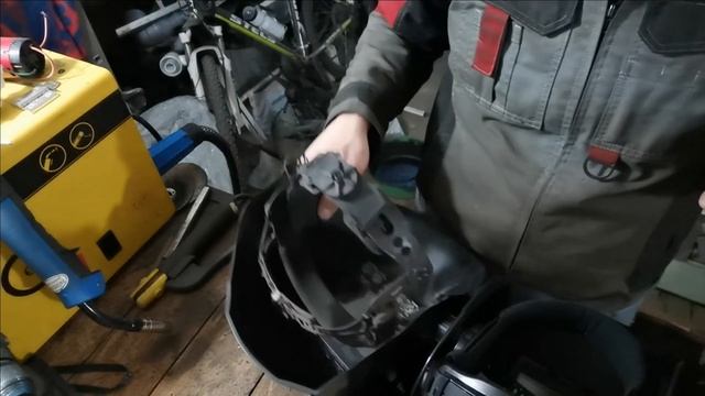 Краткий обзор маски YesWelder с технологией TrueColor смотреть онлайн