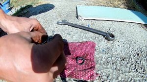 Ремонт ручной подкачки топлива. Не заводится камаз.  Мусор под клапанами ручной помпы