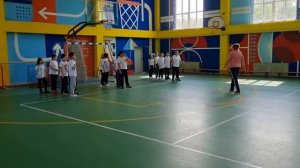 Урок физкультуры, по теме "Обзор и демонстрация подвижных игр" в 6 классе