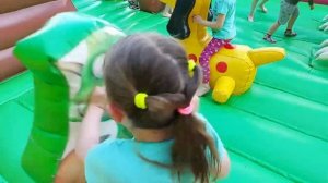 Детский игровой батут.Веселые песни для детей. Children's game trampoline. Funny songs for children