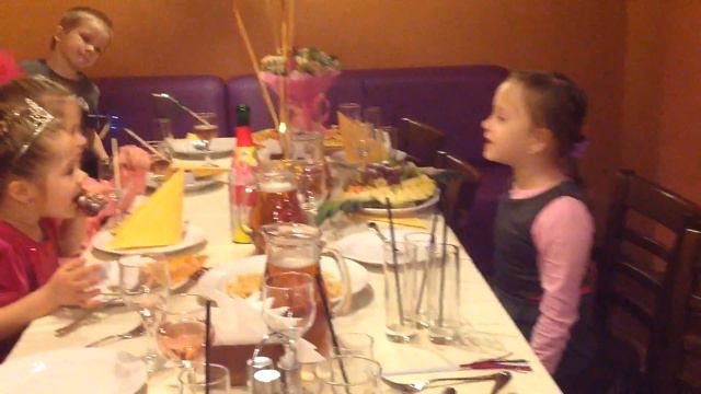 Девочки гуляют))) др Сашы . смотреть онлайн