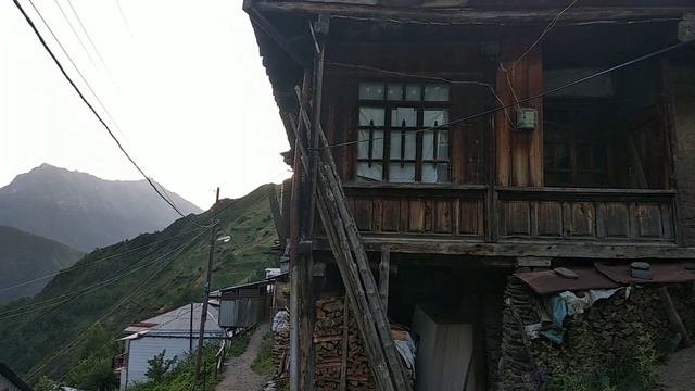 Гора "Два Тура" (по-местному Хинкитль или Х1инхъи) и село Гараколоб Тляратинского района в Дагестан