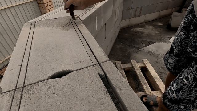 Строим дом из газобетона. Армирую четвёртый ряд стен.
