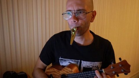 Купил самый дешевый музыкальный инструмент! Казу! Как играть на казу?! #казу #укулеле #дляначинающи