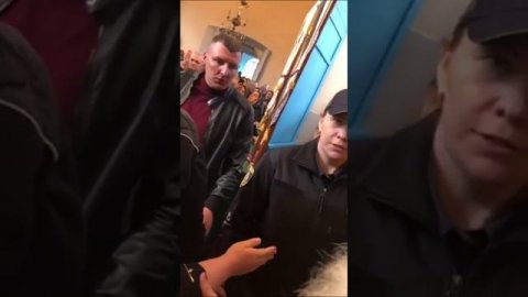 Полиция Украины задержала православного священника прямо во время богослужения