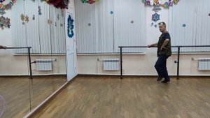 Народный станок. Упражнение дробные выстукивающие с поворотом.