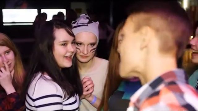 Кого целуют красивые девчонки? смотреть онлайн