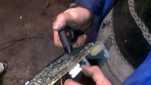 Как выпаять микросхему с магнитолы.....