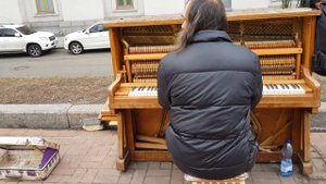 Уличный музыкант в Киеве Кирилл Костюковский