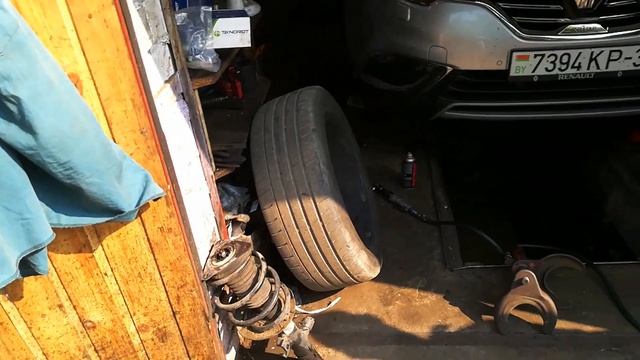 Заменил передние амортизаторы с изменяемой жёсткостью на Renault Espacе 5. смотреть онлайн
