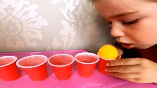 Челендж с Шариками пинг понг Challenge детский Челлендж весёлая игра детские игры смотреть онлайн
