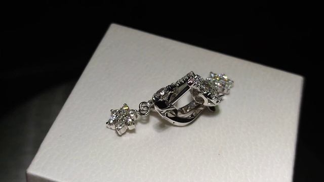 Серьги из белого золота с бриллиантами. смотреть онлайн
