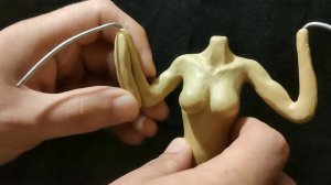 Лепка фигурки из скульптурного пластилина - (Богомол-девушка)