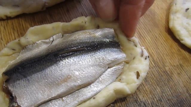 Пирожки с салакой и яичным паштетом|Пирожки с рыбой рецепт|Рецепт пирожков