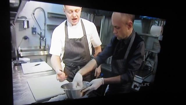 Судак запеченный в соли смотреть онлайн