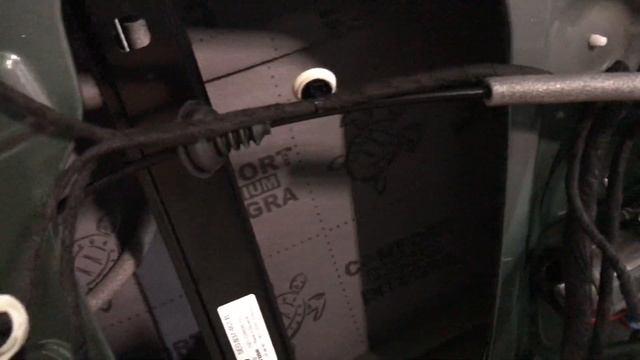 Skoda Octavia шумка 4-х дверей в 4 слоя. Автозвук насыщеннее, в салоне тише. Облегченные материалы