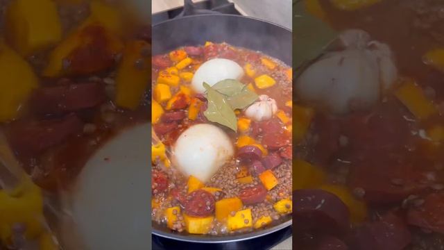 СУП С ЧЕЧЕВИЦЕЙ И КОЛБАСОЙ смотреть онлайн