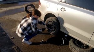 Как поменять колесо. самостоятельный шиномонтаж