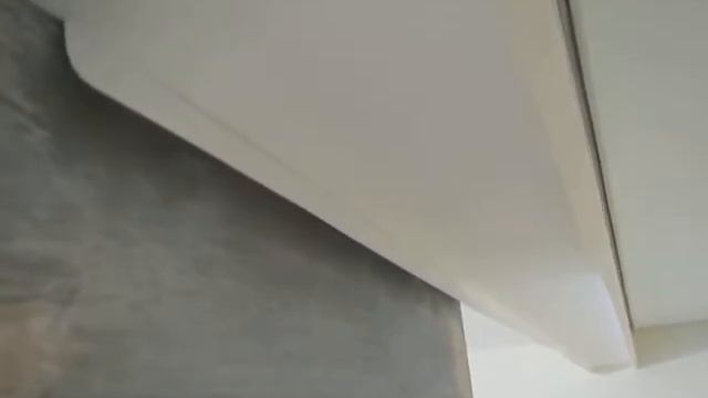 как аккуратно подрезать обои на наружном углу смотреть онлайн