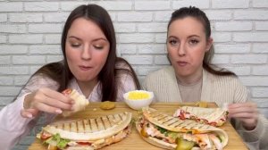 МУКБАНГ ЗАКРЫТАЯ ПИЦЦА ответы на вопросы РЕЦЕПТ готовим сами MUKBANG CLOSED PIZZA ответы по вопросы