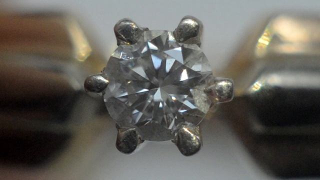 MACRO - Бриллиант под микроскопом. Коротко и ясно. Macro video FullHD. Макросъёмка. Macrolife.