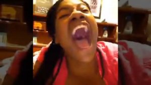 Как смеётся девушки