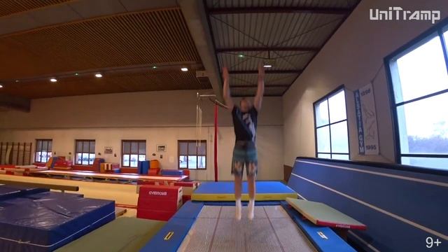 ЦЕНТР ГИМНАСТИКИ ВО ФРАНЦИИ/ ПОКАЗЫВАЕМ АКРОБАТИЧЕСКИЕ ПРИЕМЫ смотреть онлайн