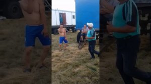 Танцы манцы на поле