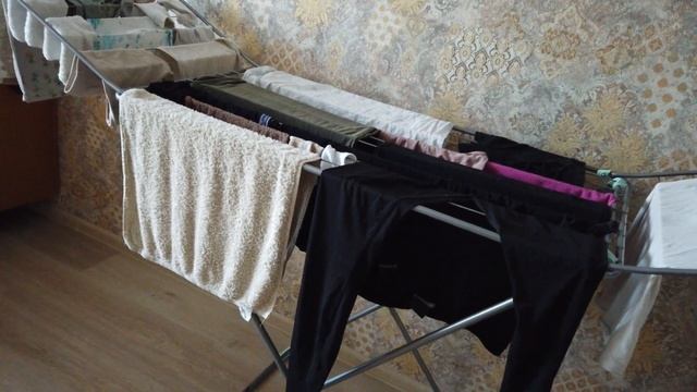 ВЛОГ/довязала большого зайца, вяжу варежки смотреть онлайн