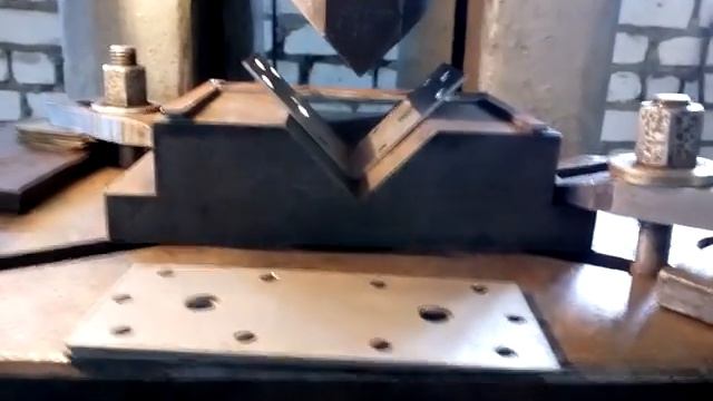 Штамповка перфорированный уголок гибка 90* смотреть онлайн