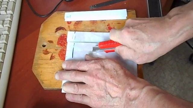 Пластиковые панели ПВХ.Как резать по длине вдоль ровно .при монтаже в прихожей, туалете.