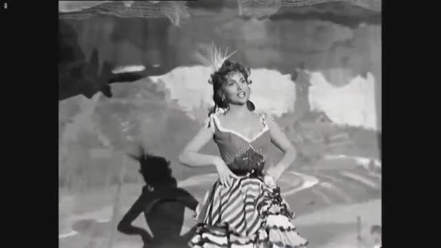Танцует Gina Lollobrigida ! Я на горку шла, Группа ''Серебряное кольцо'' смотреть онлайн
