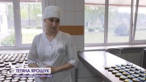 У Вараші печуть патріотичні смаколики