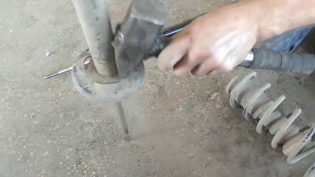 Меняем задние амортизаторы в Черри Амулет