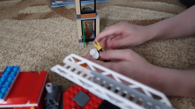 Lego City ПОЖАРНЫЙ ВЕРТОЛЕТ 60108 и ПОЖАРНАЯ МАШИНА 60112 смотреть онлайн