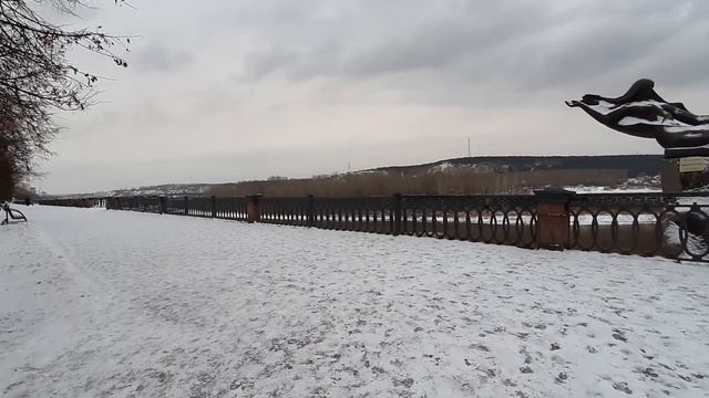 Сквер Орбита со стороны набережной р.Томи, Кемерово; 02.12.2023. Russia, Siberia, Kemerovo