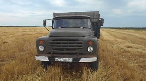Работа на уборочной ЗиЛ 130 самосвал 2017, идёт полным ходом.
