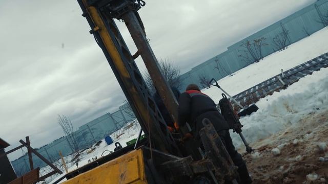 Начинаем строительство двухэтажного каркасного дома. Монтаж свайного фундамента.