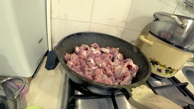 ? Жареные желудки на сковороде - себе, собакам пельмени. Влог.