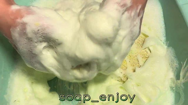ASMR Soaked soap 🧼 Размокшее мыло и жмяк в пене 🫧 Мыление размокшего мыла смотреть онлайн