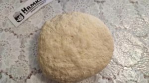 Домашняя пицца с сырокопченой колбасой и овощами