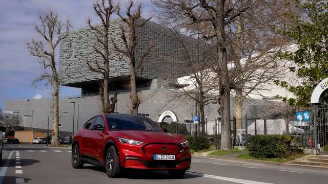 Nuova Ford Mustang Mach-E | SUV Elettrico 2021 смотреть онлайн