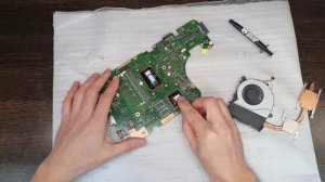 asus F554L греется. как разобрать. как почистить. выключается ноутбук.
The laptop is heating up
